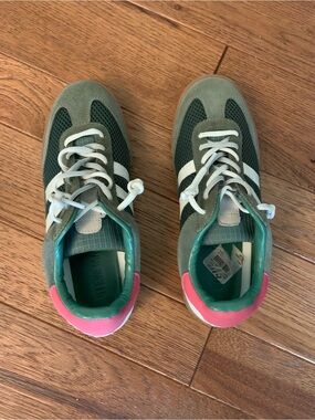 Steve Madden Green Sneakers with White Stripe and Pink Accent Size 8